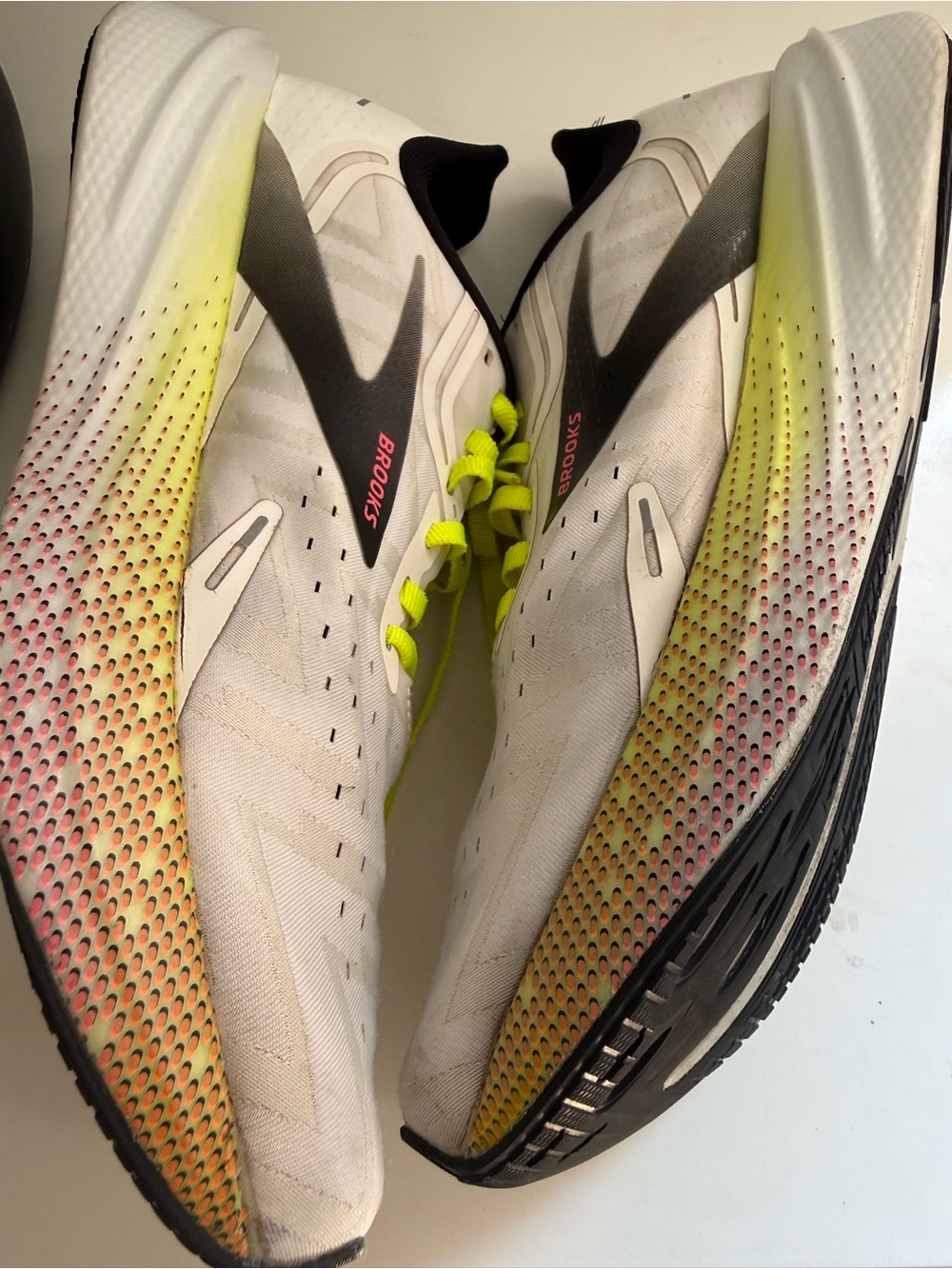 Brooks Hyperion Max Women size 9.5 Athletic Running  - White with Neon Yellow - Picture 6 of 9